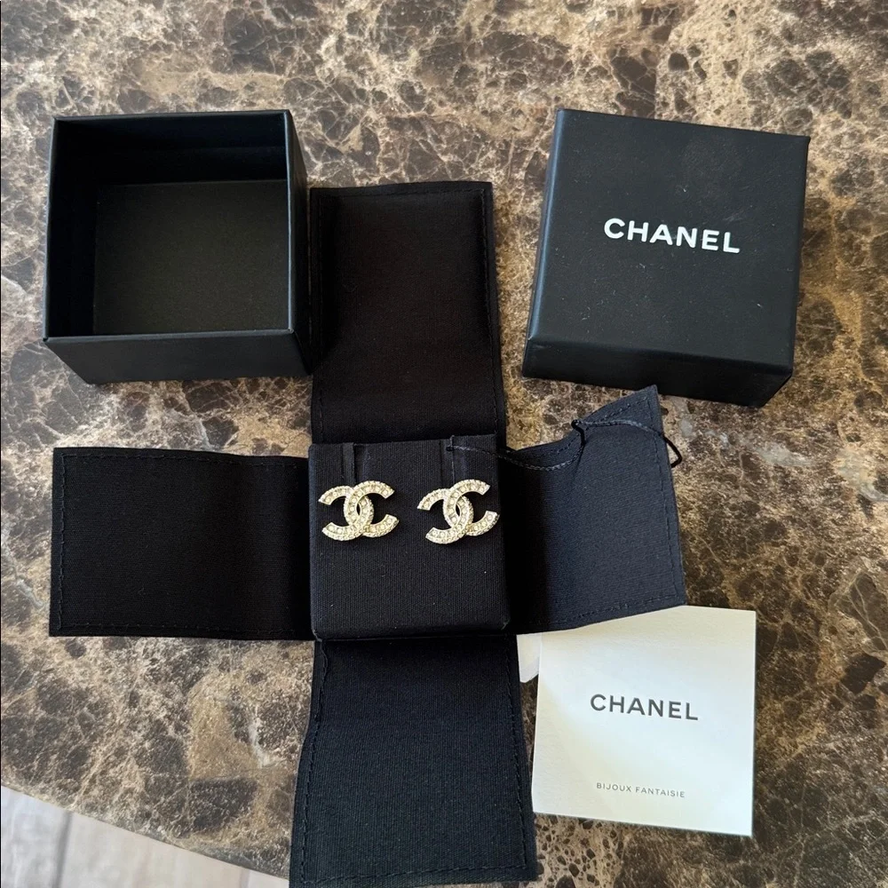Chanel earrings cc logo golden crystal pierced REV